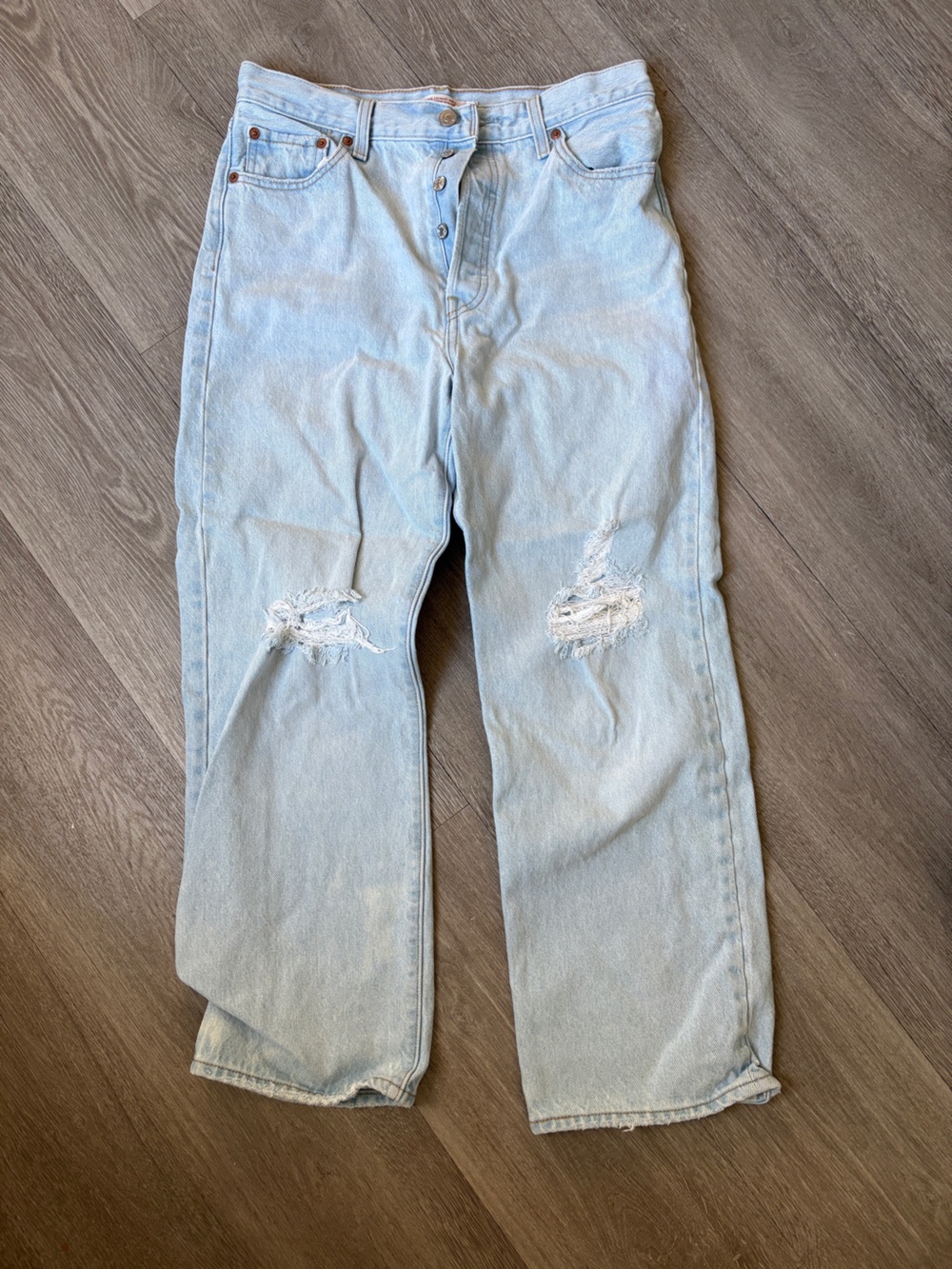 Light Blue Levi’s Distressed Women’s Jeans